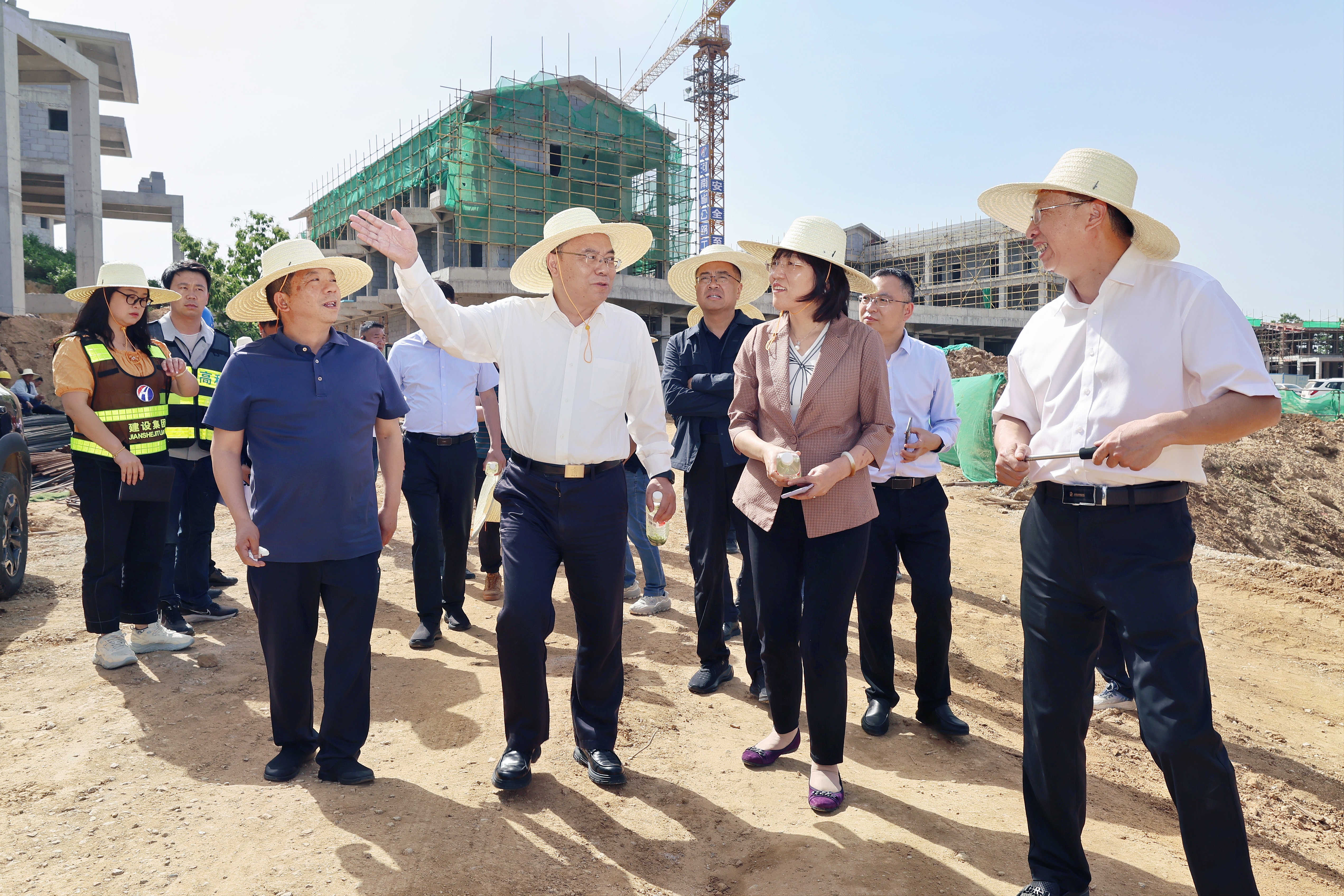 关键总经理查看南湾服务区 081_PerfectlyClear.jpg