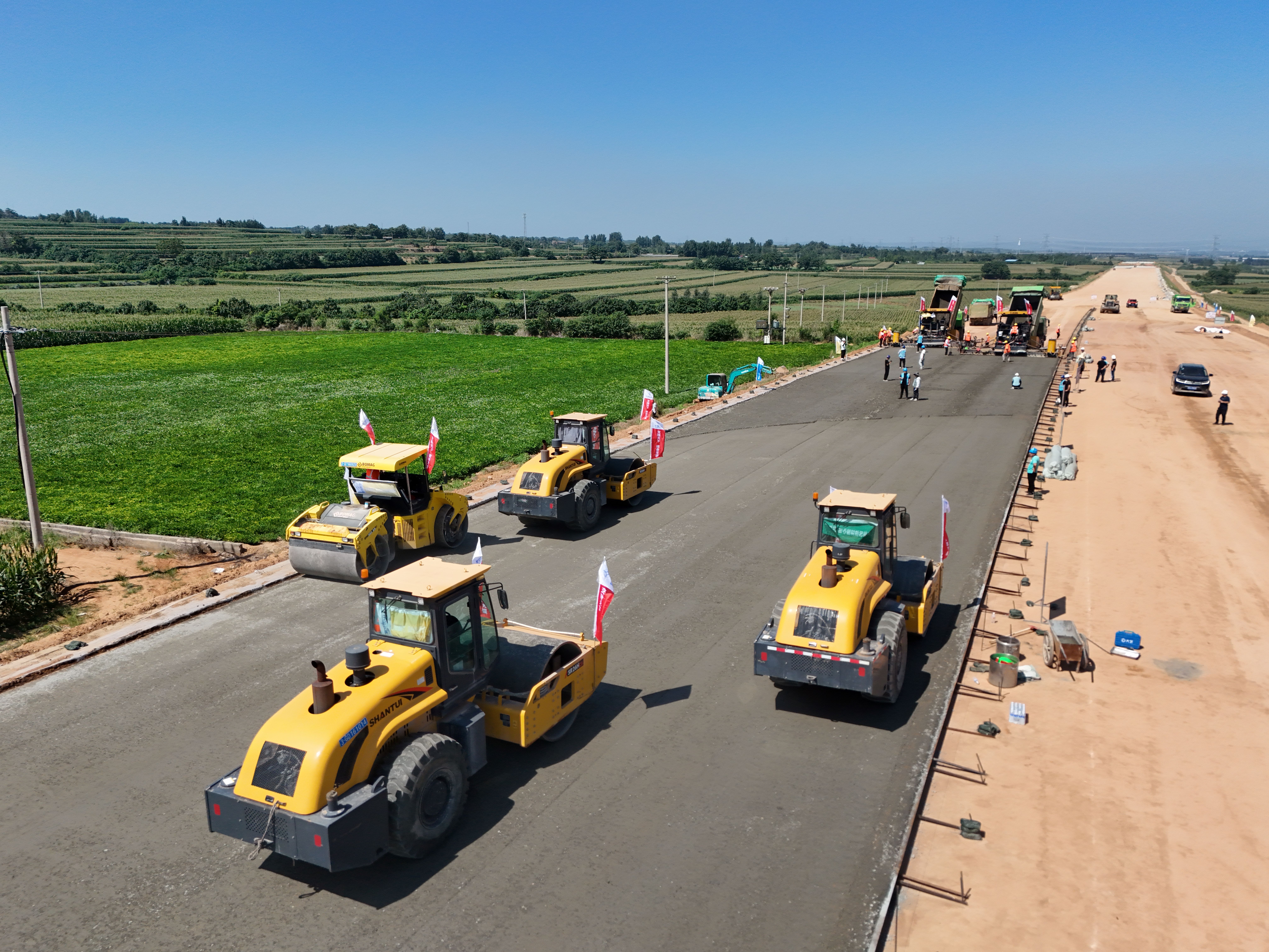 沿黄高速YHSG-4项目完成水稳试验段施工 (2).JPG