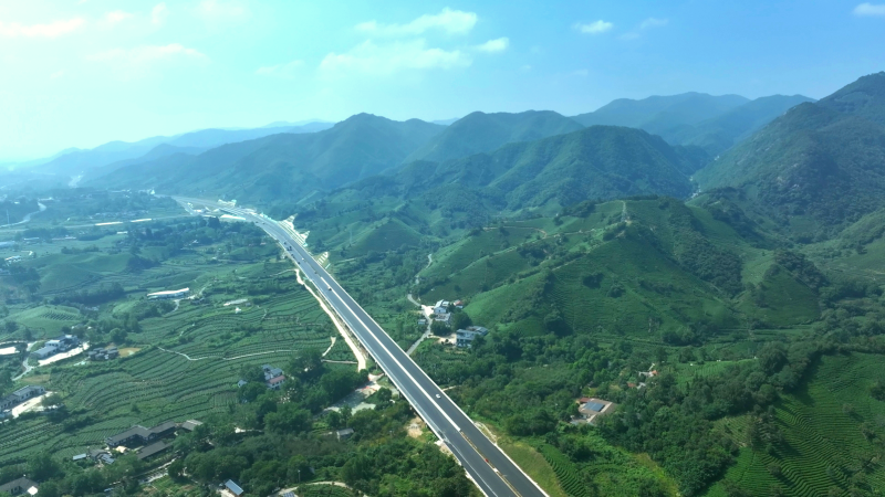 1、沿大别山高速明港至鸡公山段航拍图.png